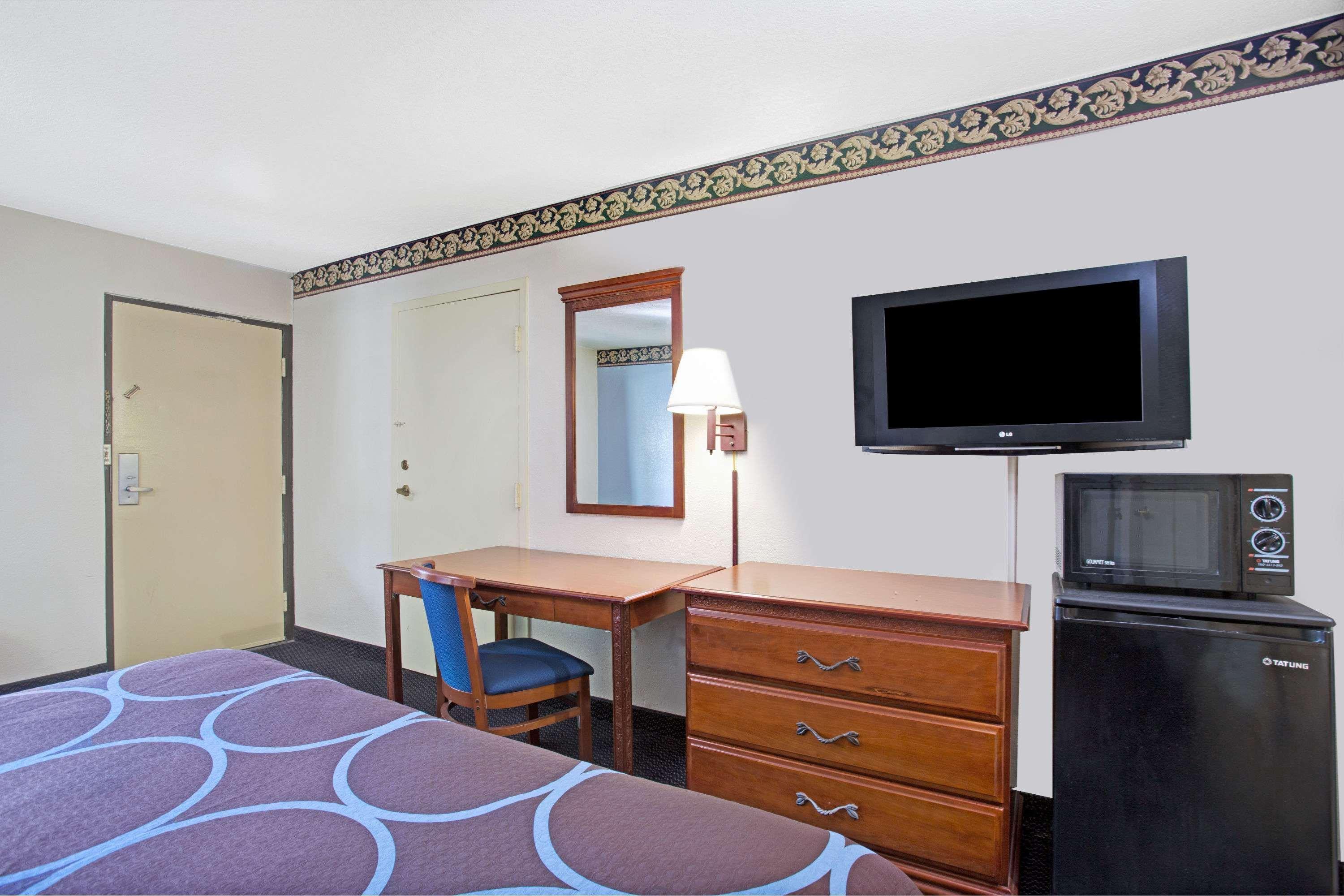 Super 8 By Wyndham Suwanee Hotel Kültér fotó